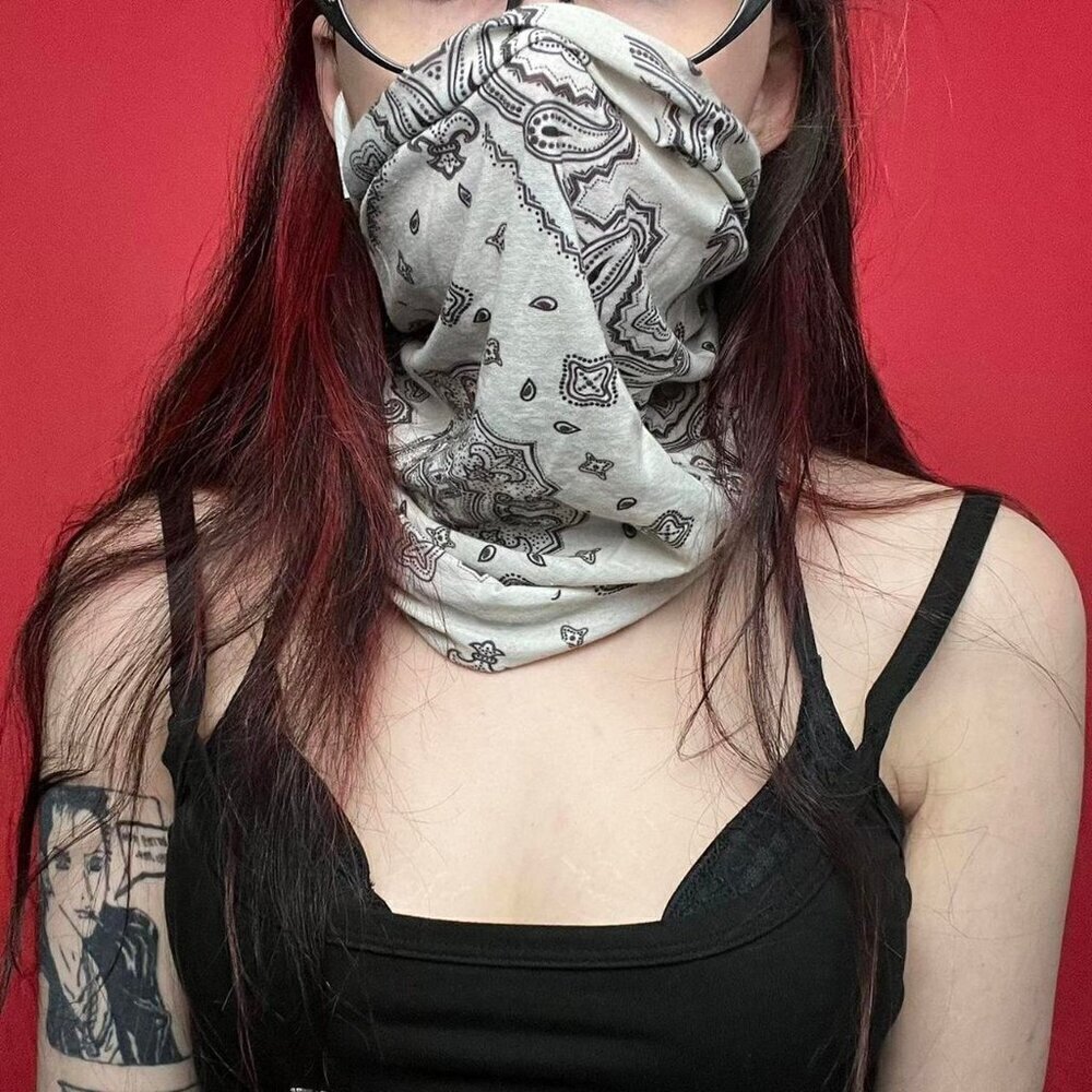 White headband or facemask with black paisley pattern 🖤🤍